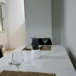 Leo With Sea View Appartement *